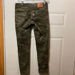 Levi's Olive Camo Pants 28